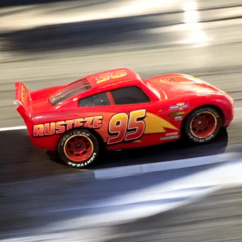 Disney Pixar Cars Lightning McQueen #95 Rust-eze‎ Diecast Toy Car